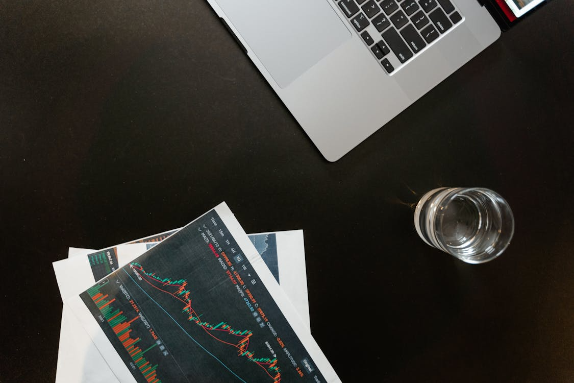 Thorough Comparison Between Two Leading Blockchains: Vision, Policies, and Challenges