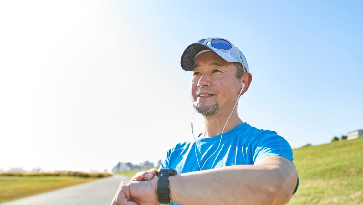 Smart Watch for Seniors With Fall Detection: 10 Must-Have Features to Compare