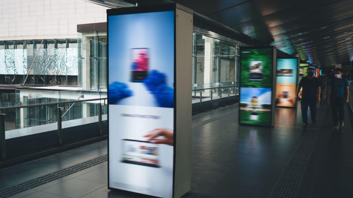 How Digital Signage Software Helps Multi-Location Teams Stay Consistent