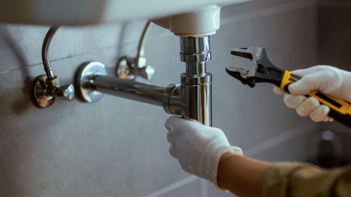 DIY Plumber vs Professional Plumber: Which One Should You Choose for Your Home? DIY Plumber vs Professional Plumber: Which One Should You Choose for Your Home?